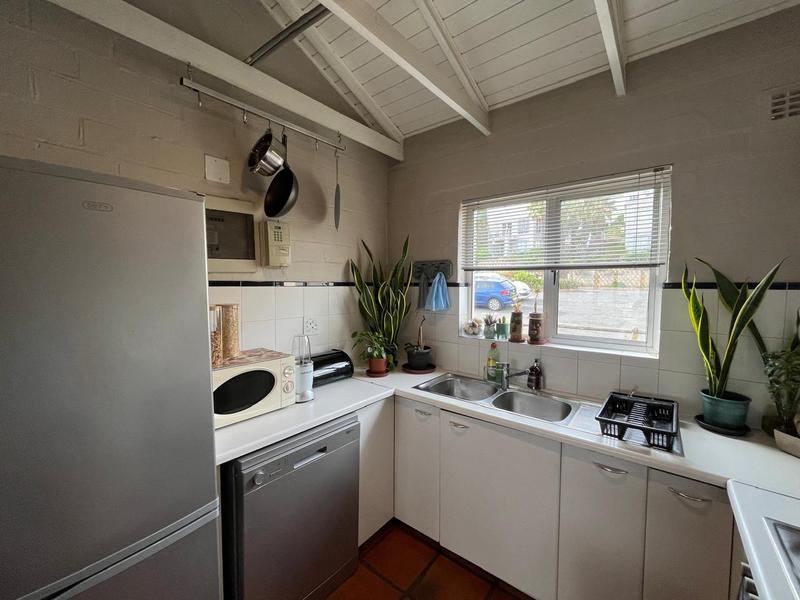 2 Bedroom Property for Sale in Vredehoek Western Cape